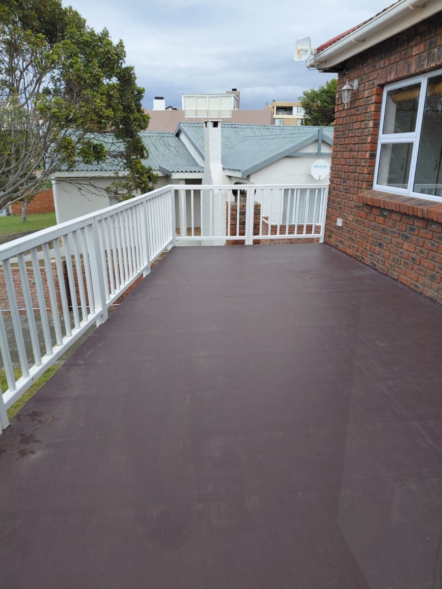 To Let 4 Bedroom Property for Rent in Stilbaai Wes Western Cape